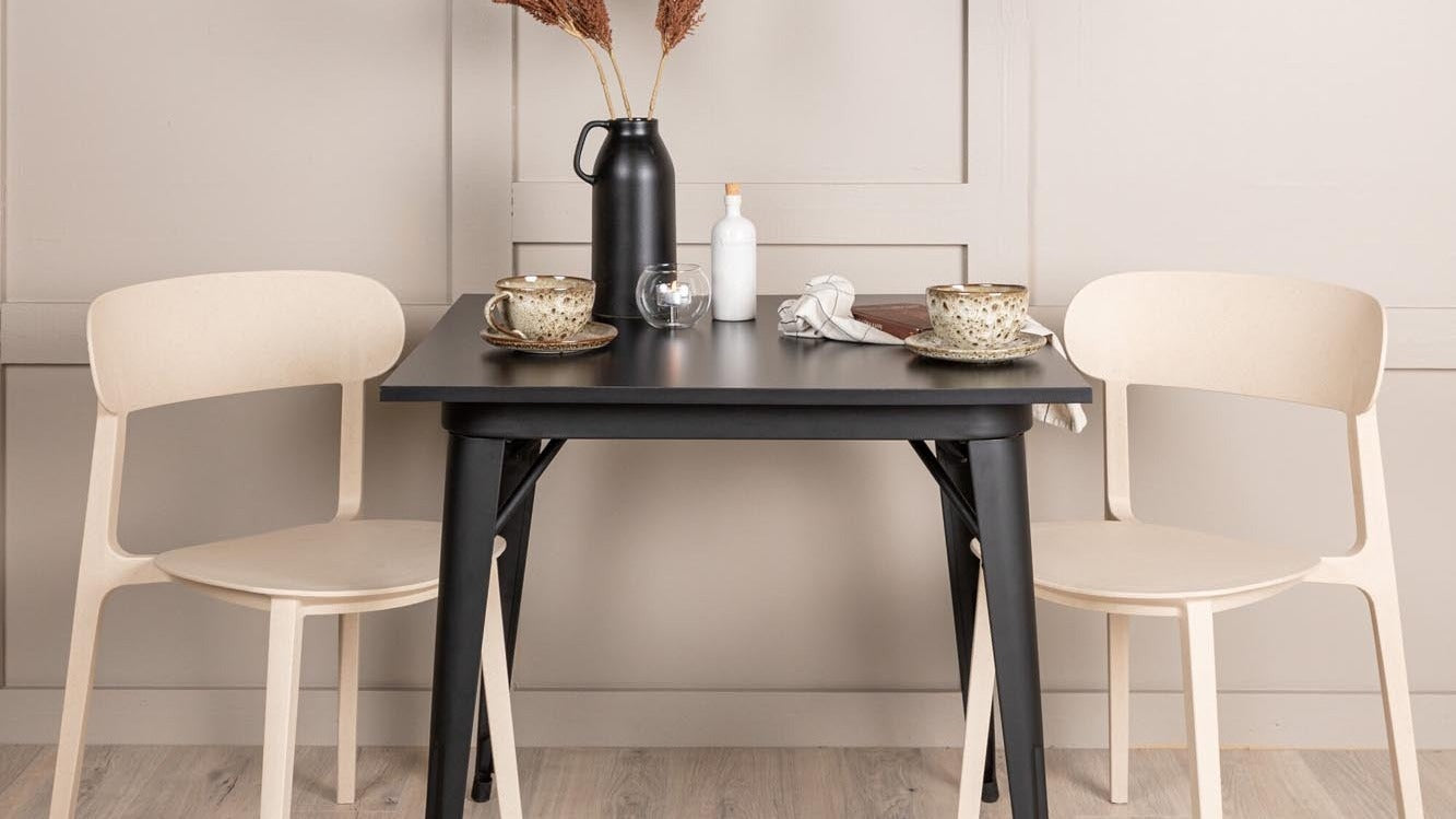 Entdecke die Tempe-Kollektion von Venture Home: stilvolle Tische, Bartische und Stühle, die modernes Design mit zeitloser Eleganz vereinen.