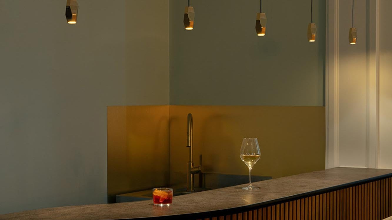 Entdecke die elegante Time-Flies Kollektion von Umage: stilvolle Stühle und Barhocker, skandinavisches Design, Komfort und individuelle Gestaltung.