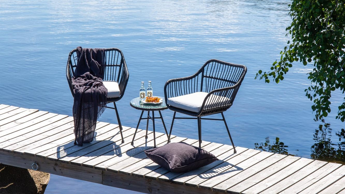 Entspanne stilvoll im Freien mit der Viga Kollektion von Venture Home. Wetterfeste Möbel, elegantes Design und hoher Komfort für jeden Anlass!