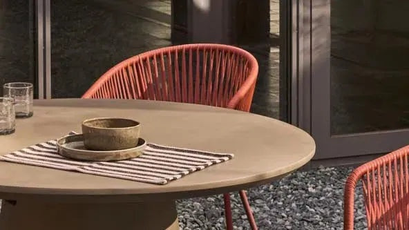 Aschenbecher – stilvolle, wetterfeste Design-Modelle für drinnen und draußen, Edelstahl- oder Minimal-Designs mit sicherer Nutzung.
