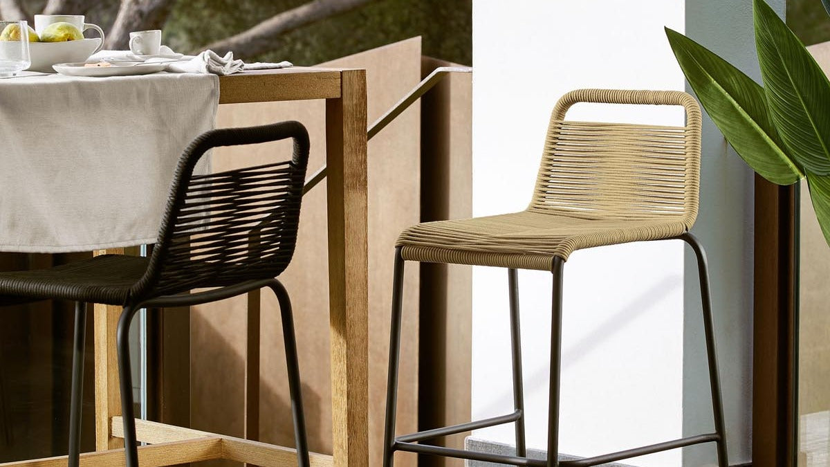 Outdoor Barstühle: wetterbeständig, komfortabel und stilvoll für Terrasse, Garten oder Balkon – ideal für entspannte Momente im Freien.
