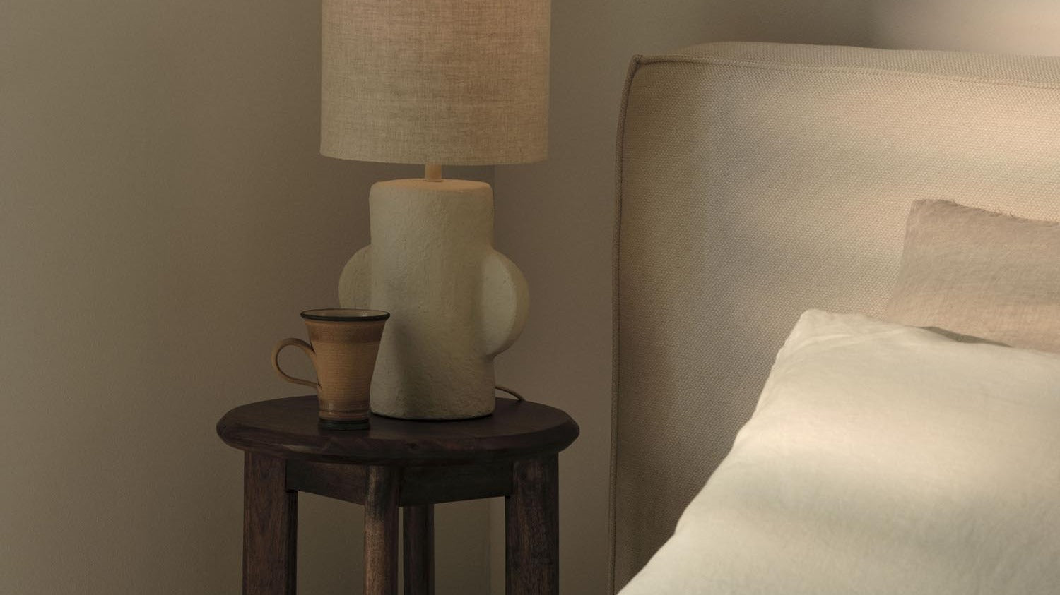 Entdecke stilvolle Beistelltische aus Holz, Marmor & Metall. Perfekte Akzente für dein Zuhause, funktional und modern. Jetzt stöbern!