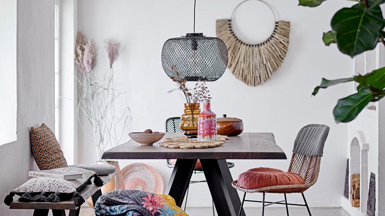 Entdecke die stilvollen Bettbänke von KAQTU – perfekte Kombination aus Design und Funktionalität für dein Schlafzimmer. Ordnung und Komfort garantiert!