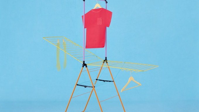 Brabantia HangOn Wäscheständer in Weiss und Mattschwarz, als Turmmodell und klassischer Ständer mit Wäsche