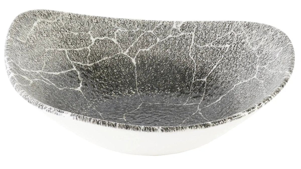 Churchill Kintsugi Teller, Schüsseln und Platte in Quartz Black mit goldfarbenen Akzenten auf gedecktem Tisch