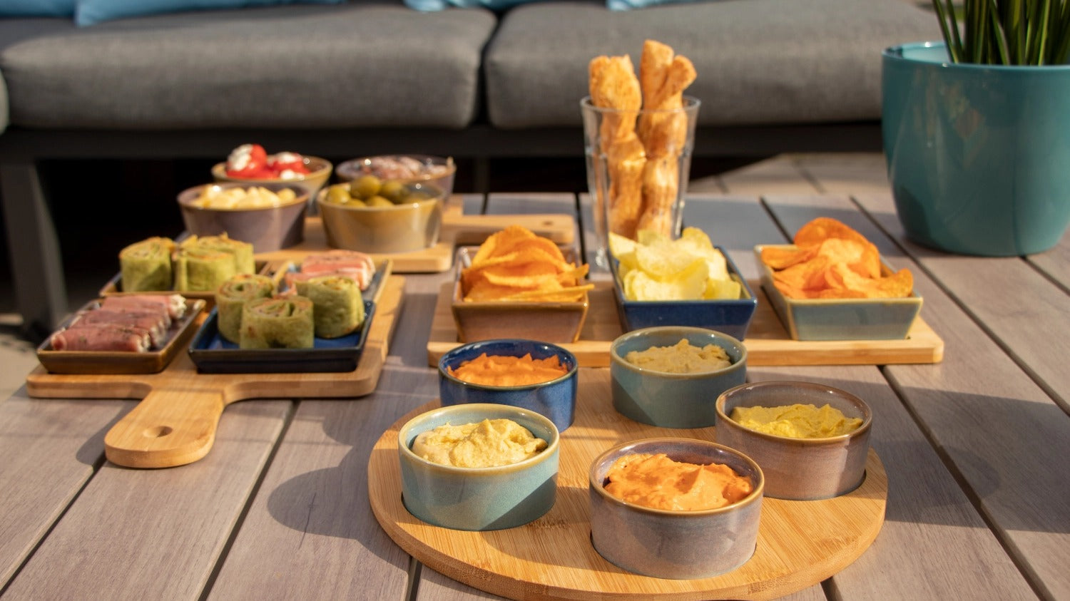 Entdecken Sie die Cosy & Trendy Kollektion von KAQTU: stilvolle Möbel und Accessoires für ein gemütliches Zuhause. Qualität trifft auf modernes Design.