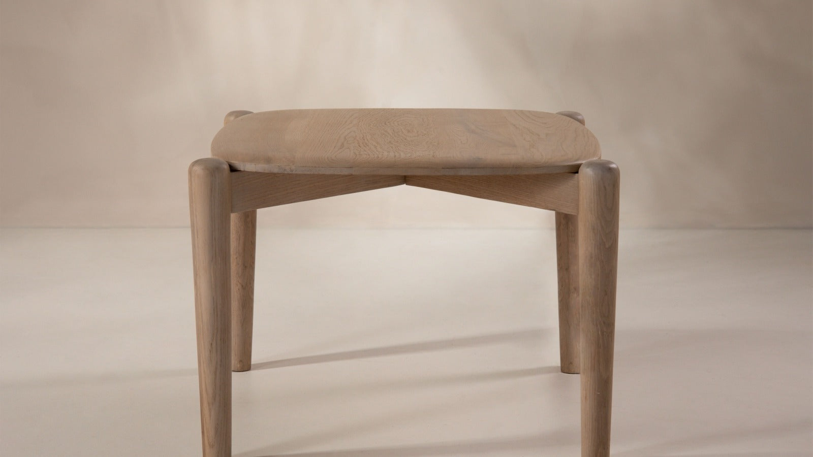 Eckige Couchtische – stilvolle Designs fürs Wohnzimmer aus Holz, Glas oder Metall. Praktisch und langlebig, ideal für dein Zuhause von KAQTU.