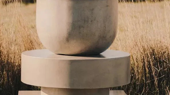 Entdecke die EDA-Kollektion bei KAQTU: funktionale, nachhaltige Gartenlösungen wie Gartenabfalleimer, Pelletbehälter und Topfroller.