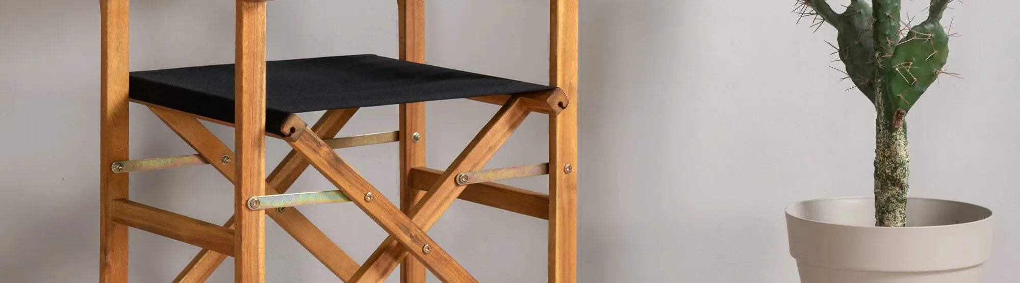 Nachhaltige ELHO Designs bei KAQTU – Pflanzgefäße und Accessoires aus recyceltem Kunststoff in modernen Designs für drinnen und draußen.