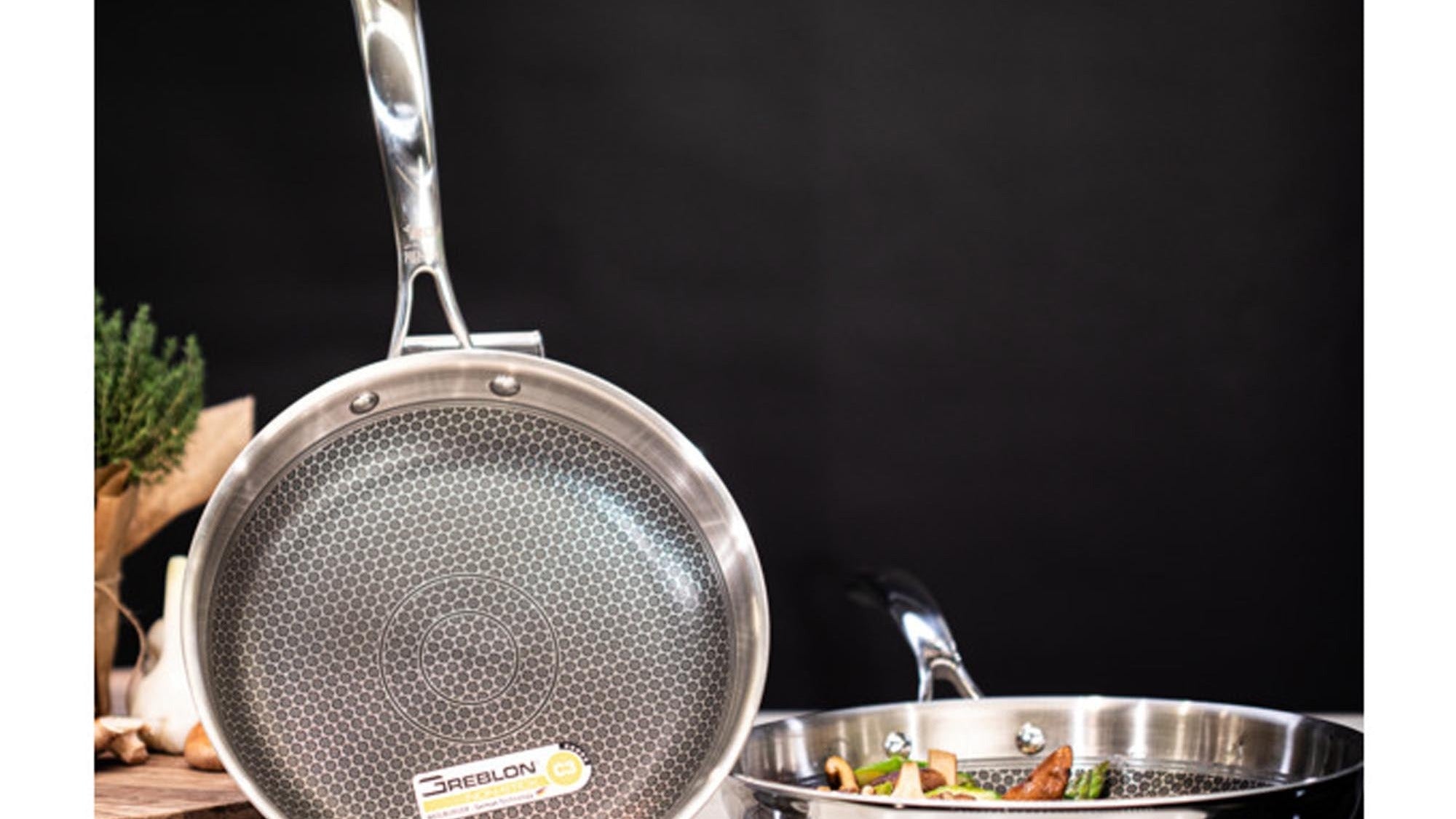 Entdecke die ELO Premium Bratpfannen: Antihaft, induktionsgeeignet, ergonomisch. Perfekte Bratergebnisse für deine Küche!