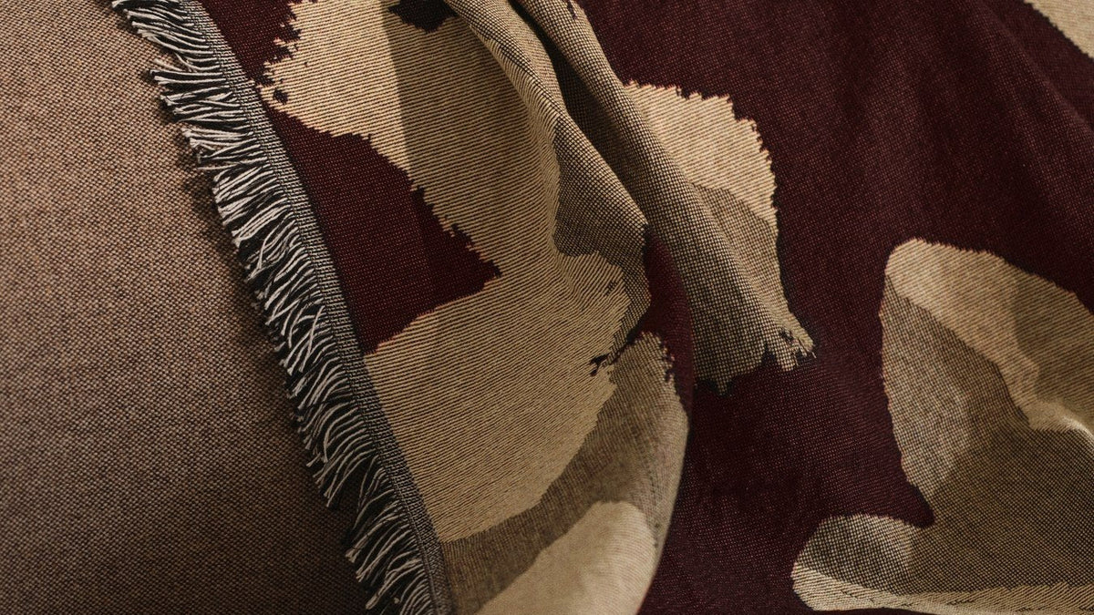 Cilla Teppich und getuftetes Kissen von Ferm Living mit abstraktem Blumenmotiv aus Wolle