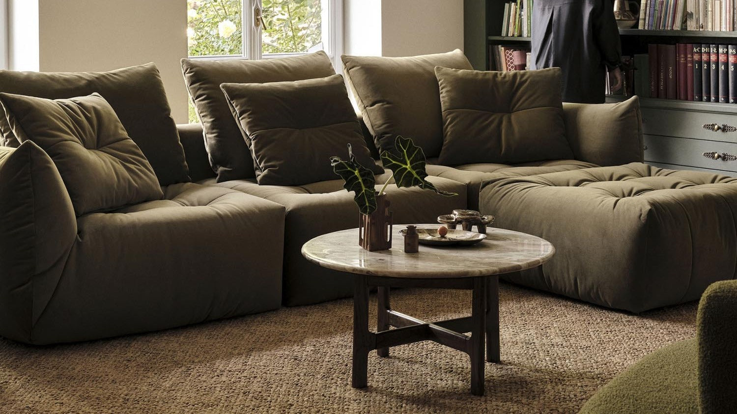 Entdecke stilvolle Beistell- & Sofatische bei KAQTU. Runde, eckige und organische Designs aus Holz, Metall oder Glas für jeden Wohnraum.