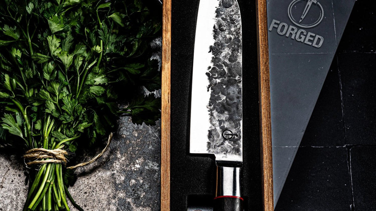 Handgeschmiedete Forged Sebra Küchenmesser aus japanischem 440C Stahl, darunter Santoku-, Koch- und Brotmesser