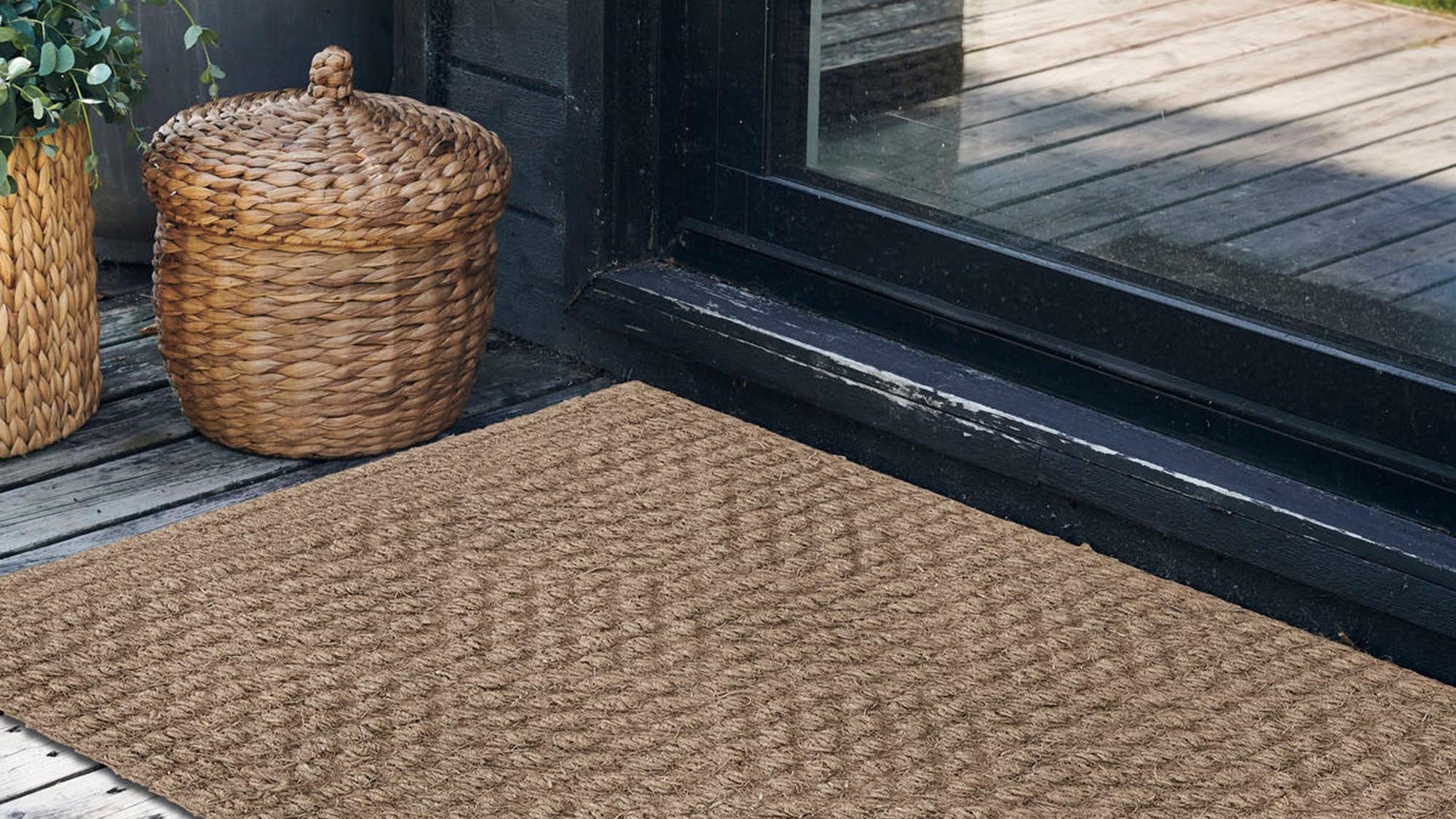 Entdecken Sie stilvolle Fussmatten für Ihr Zuhause! Hochwertige, rutschfeste Designs aus Kokosfaser schützen vor Schmutz und Nässe.
