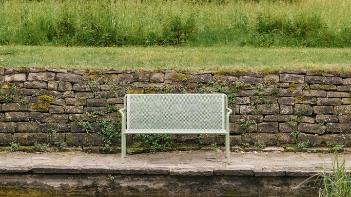 Entdecke unsere Garten Lounge Kollektion: wetterfeste Loungemöbel, Outdoor-Sofas und Daybeds für stilvollen Komfort im Freien.