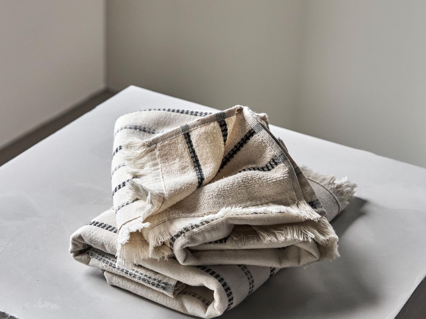 Handtücher Kollektion: Flauschige Baumwoll-Handtücher für dein Wohlfühlbad – stilvoll, langlebig und pflegeleicht.