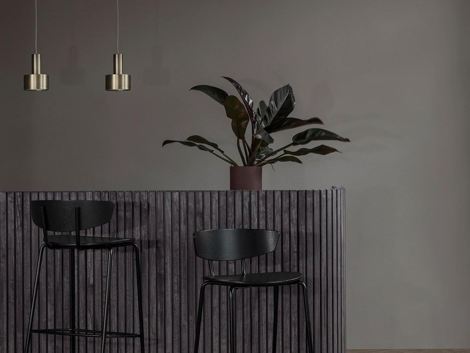 Entdecke die Herman Kollektion von Ferm Living: stilvolle Stühle und Sessel, die skandinavisches Design mit modernem Komfort vereinen.