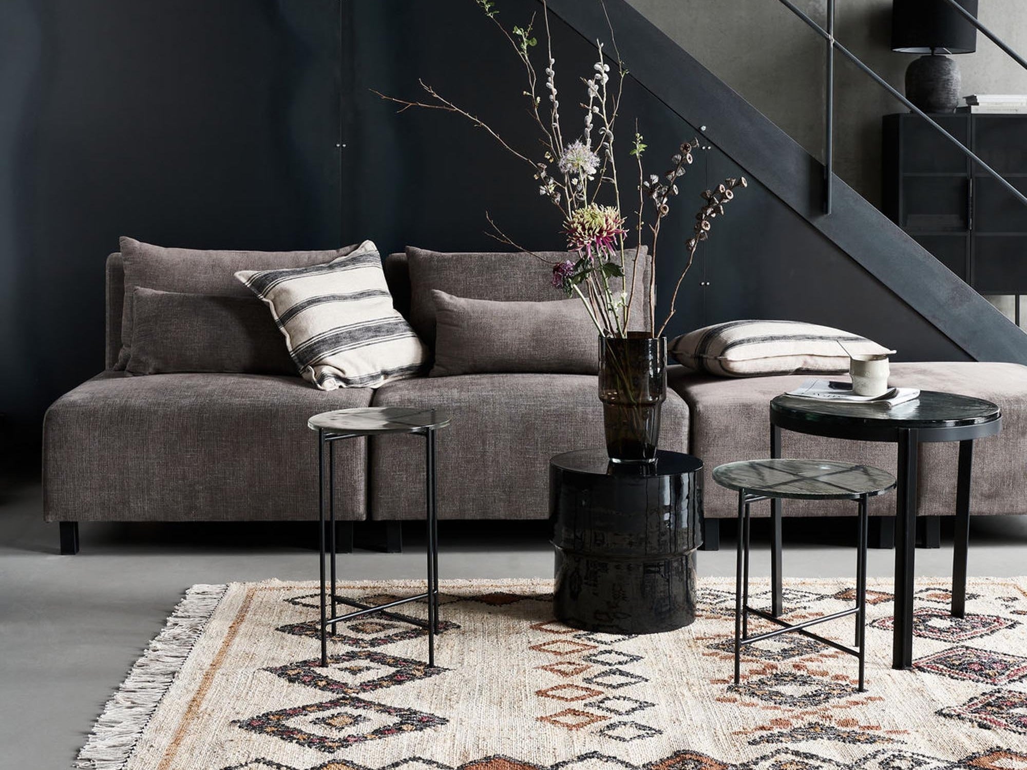 Eleganter Beistelltisch von House Doctor, skandinavisches Design, ideal für moderne Wohnräume und stilvolle Akzente.