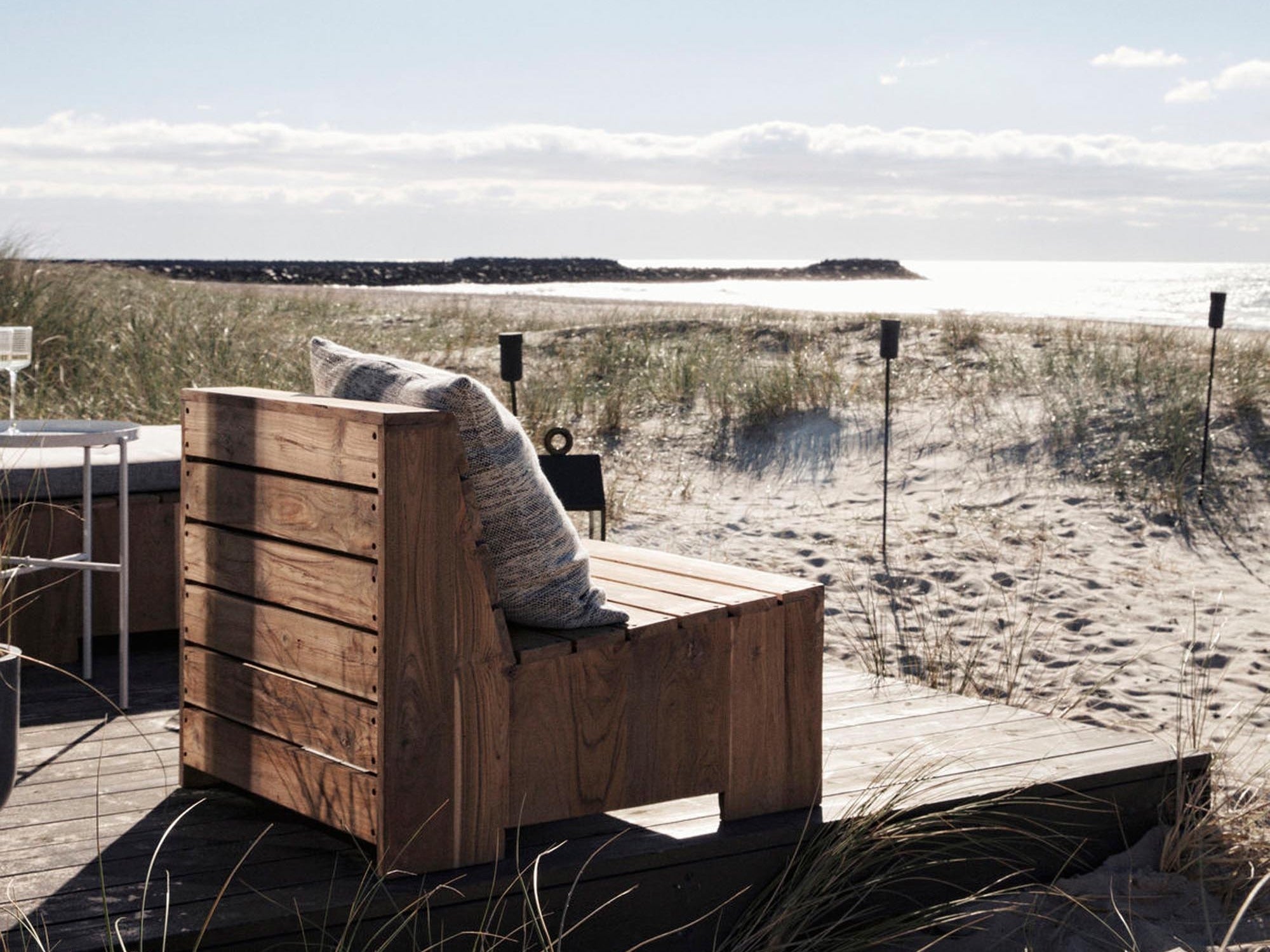 Elegante House Doctor Outdoor Möbel in stilvollem Design, ideal für entspannte Stunden im Freien.