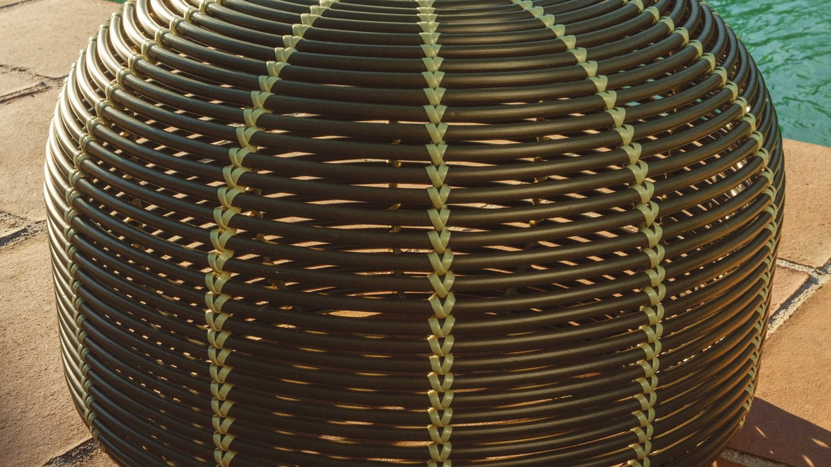 Outdoor-Solar-Tischleuchten Garoina von Kave Home aus synthetischem Rattan in Grün und Taupe in drei Grössen