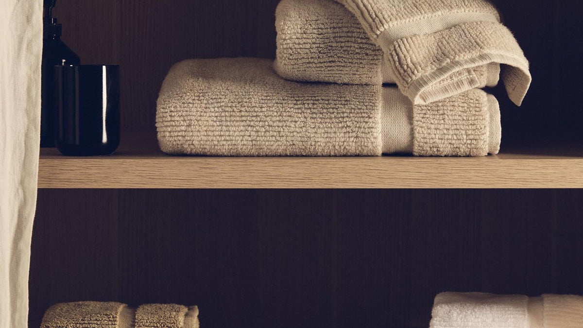 Olvira Handtücher und Badetuch von Kave Home aus Baumwolle mit Jacquard-Muster in Dunkelgrün, Weiss und Beige