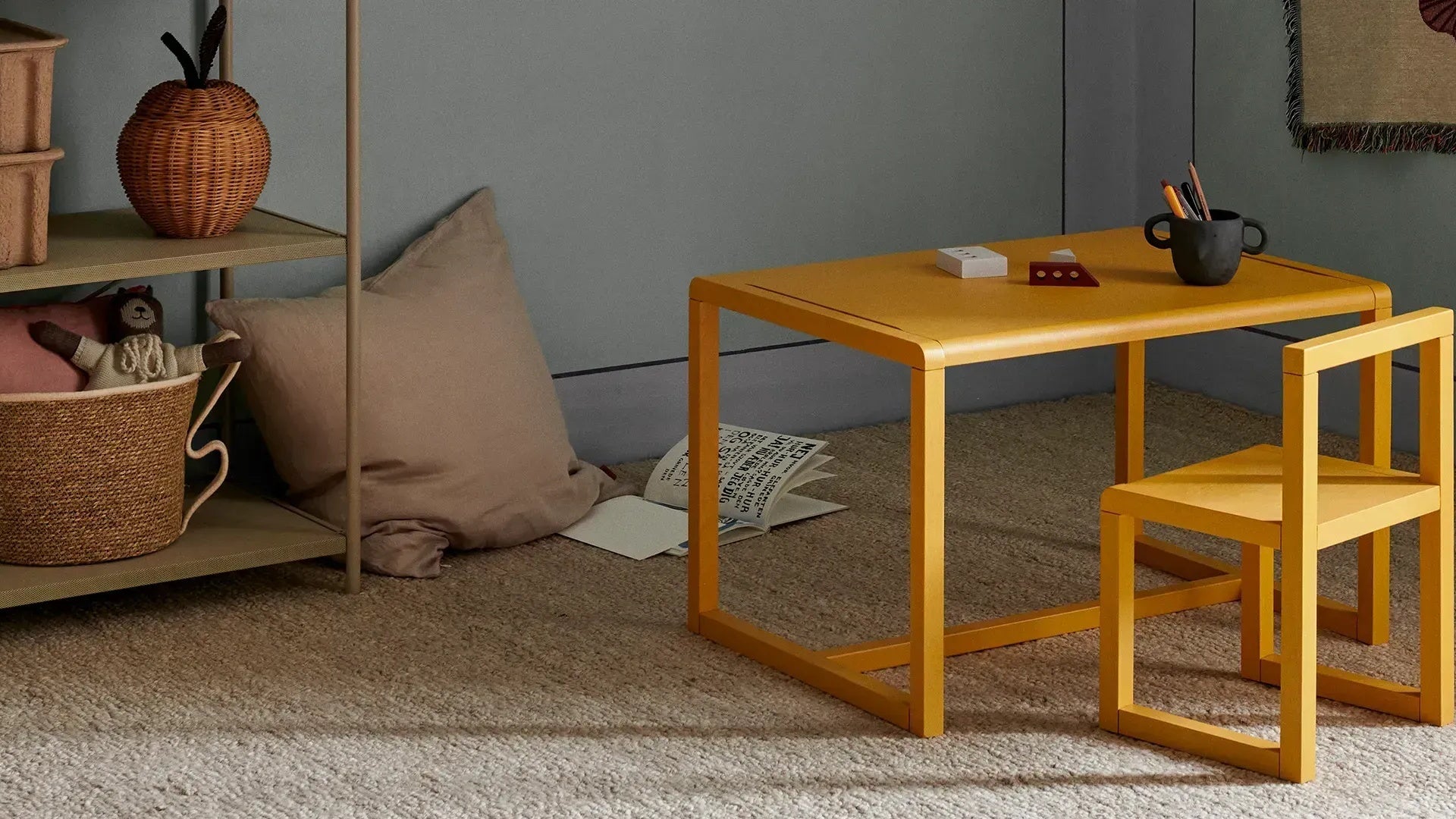 Entdecke hochwertige Kindermöbel für das Kinderzimmer! Praktische Designs, langlebige Materialien und kinderfreundliche Sicherheit für eine stilvolle Einrichtung.