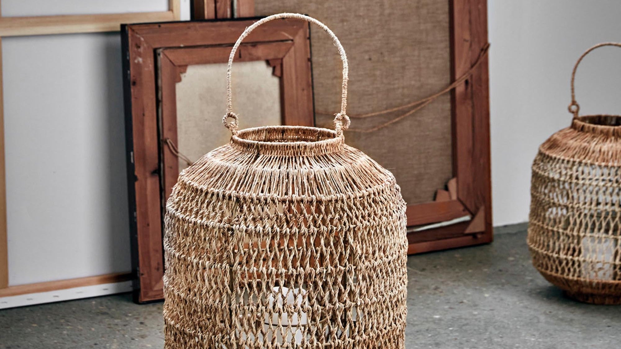 Laternen für Innen, Garten & Terrasse – stimmungsvolle Lichtakzente aus Glas, Metall, Bambus oder Rattan.