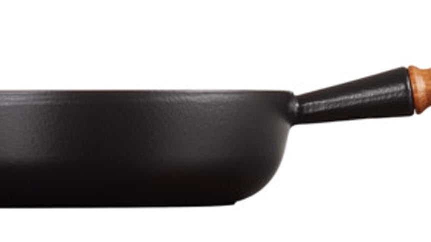 Exklusive Le Creuset Kollektion bei KAQTU: Gusseiserne Töpfe, Bräter, Pfannen & Backformen in Kirschrot, Ofenblau oder Mattschwarz – nachhaltig.