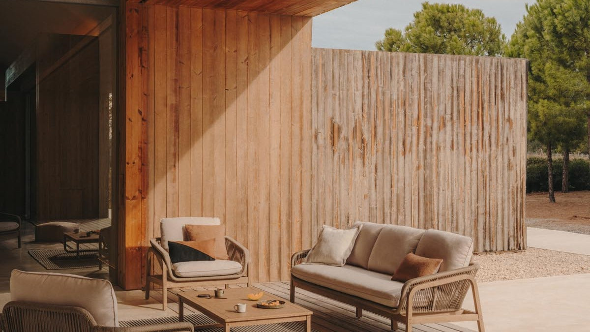 Elegantes Lounge Sofa in modernem Design, ideal für Garten und Terrasse, perfekt für entspannte Stunden im Freien.