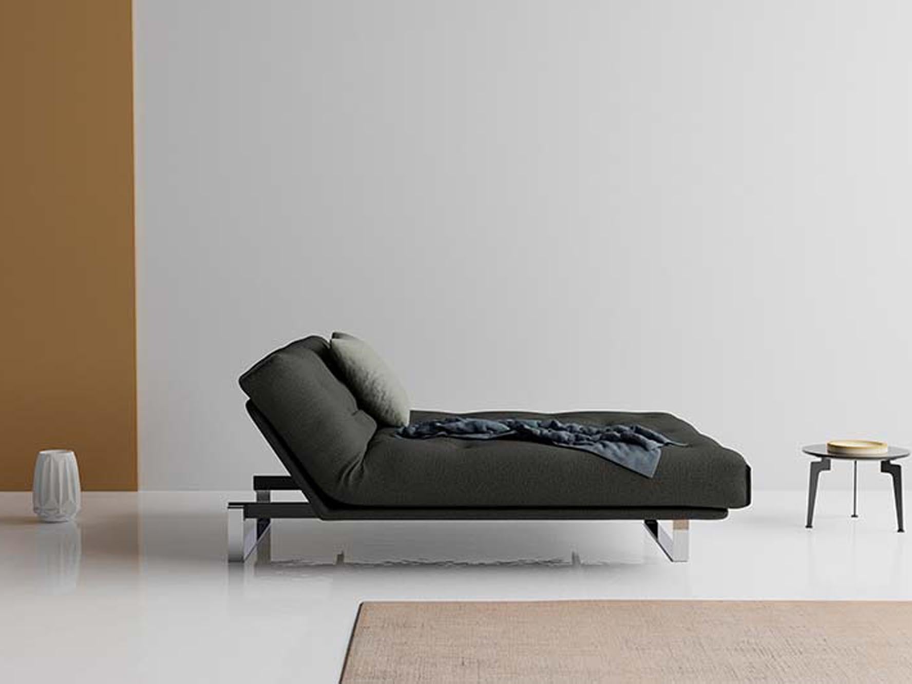 Entdecke die Minimum Kollektion: Minimalistische Schlafsofas mit abnehmbaren Bezügen und vier Matratzenoptionen für optimalen Komfort.