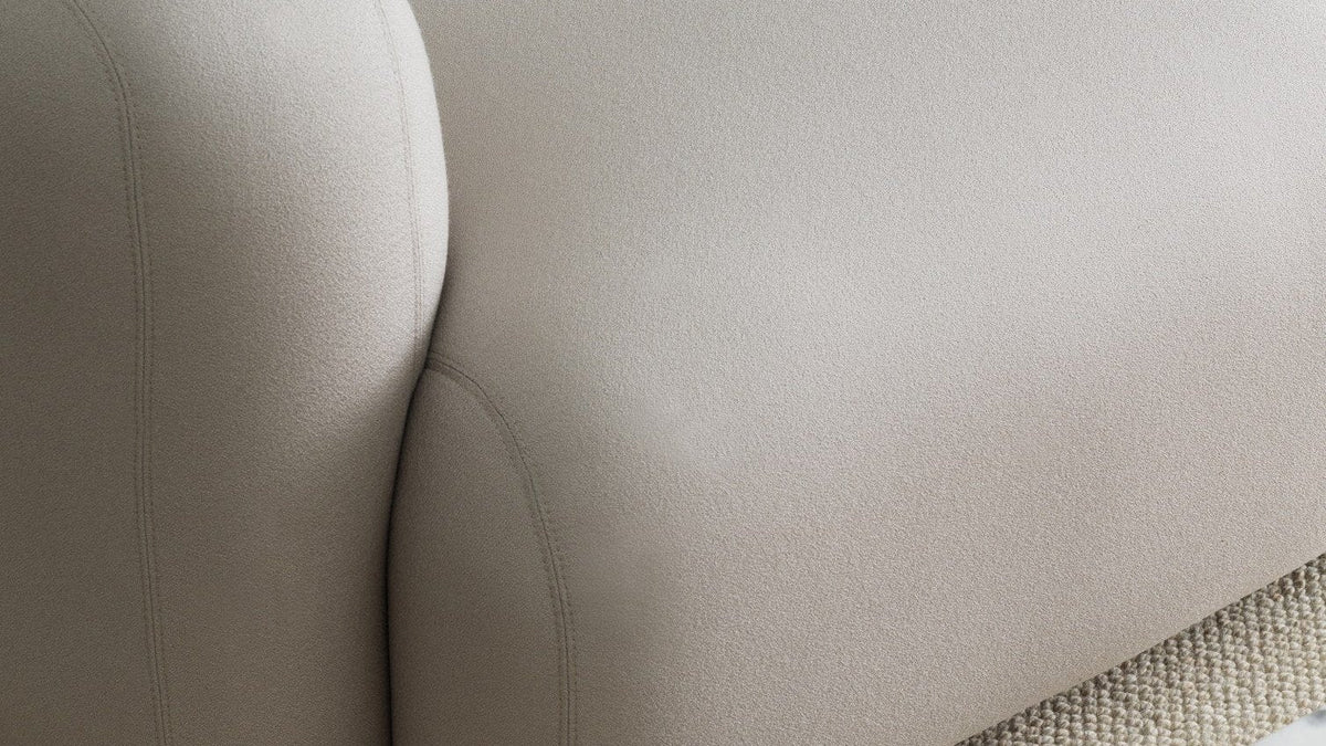 Swell modulares Sofa und Sessel von Normann Copenhagen mit weichen Rundungen und grosszügigen Polstern