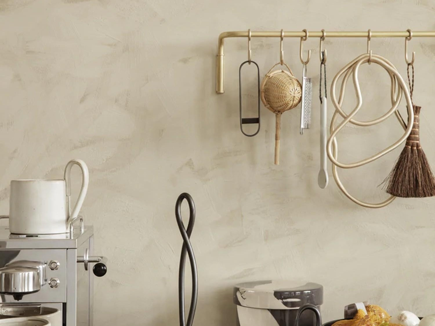 Papierrollenhalter – stilvoll & funktional für Küche & Bad; wand- oder freistehend, Holz/Metall, sorgt für Ordnung.