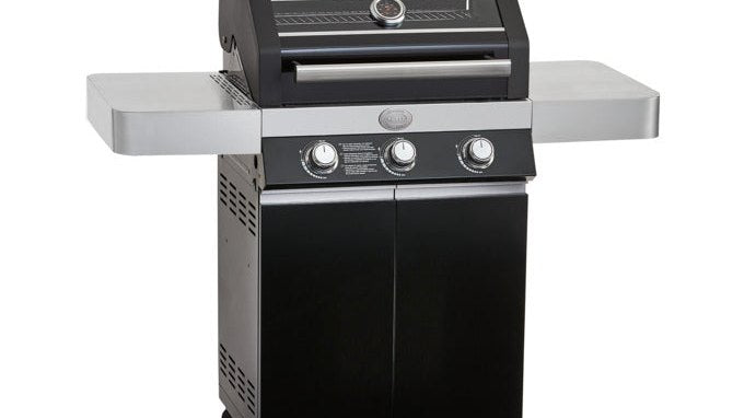 RÖSLE BBQ-Station Videro G3 Pure in Schwarz – Gasgrill der Videro Serie auf der Terrasse