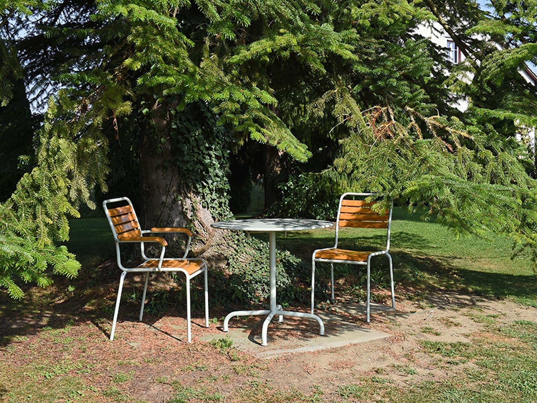 Entdecke die farbenfrohen und langlebigen Schaffner Gartenmöbel – 100% Swiss Made. Perfekt für Balkon, Terrasse und Gastronomie!