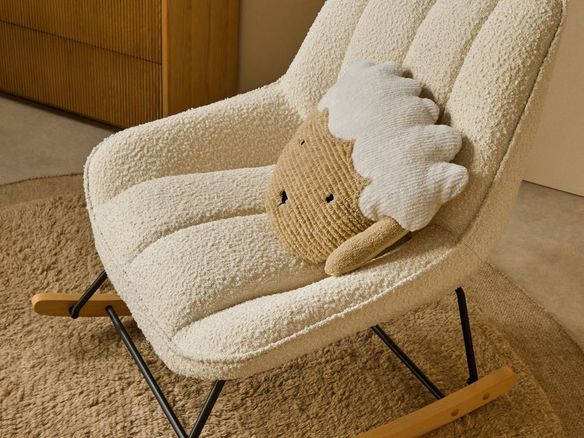 Schaukelstühle fürs Zuhause: Komfort & Design, hochwertige Materialien & vielseitige Stile – perfekt zum Entspannen.