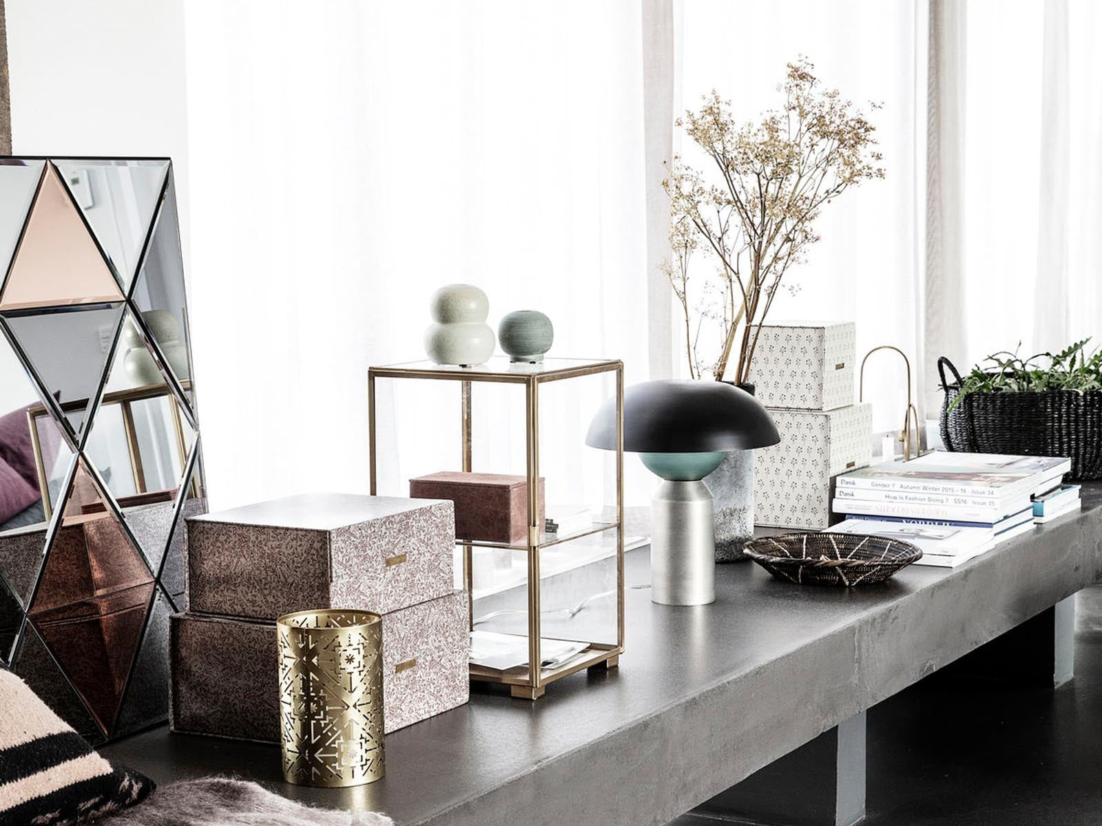 Moderner Schrank von Müller Möbelwerkstätten, elegantes Design, hochwertige Materialien, ideal für stilvolle Aufbewahrung.