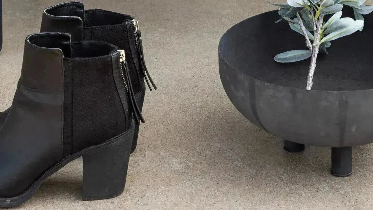 Entdecke stilvolle Schuhlöffel aus Metall und Edelstahl bei KAQTU. Praktisch, langlebig und elegant – für einen mühelosen Einstieg in deinen Alltag.