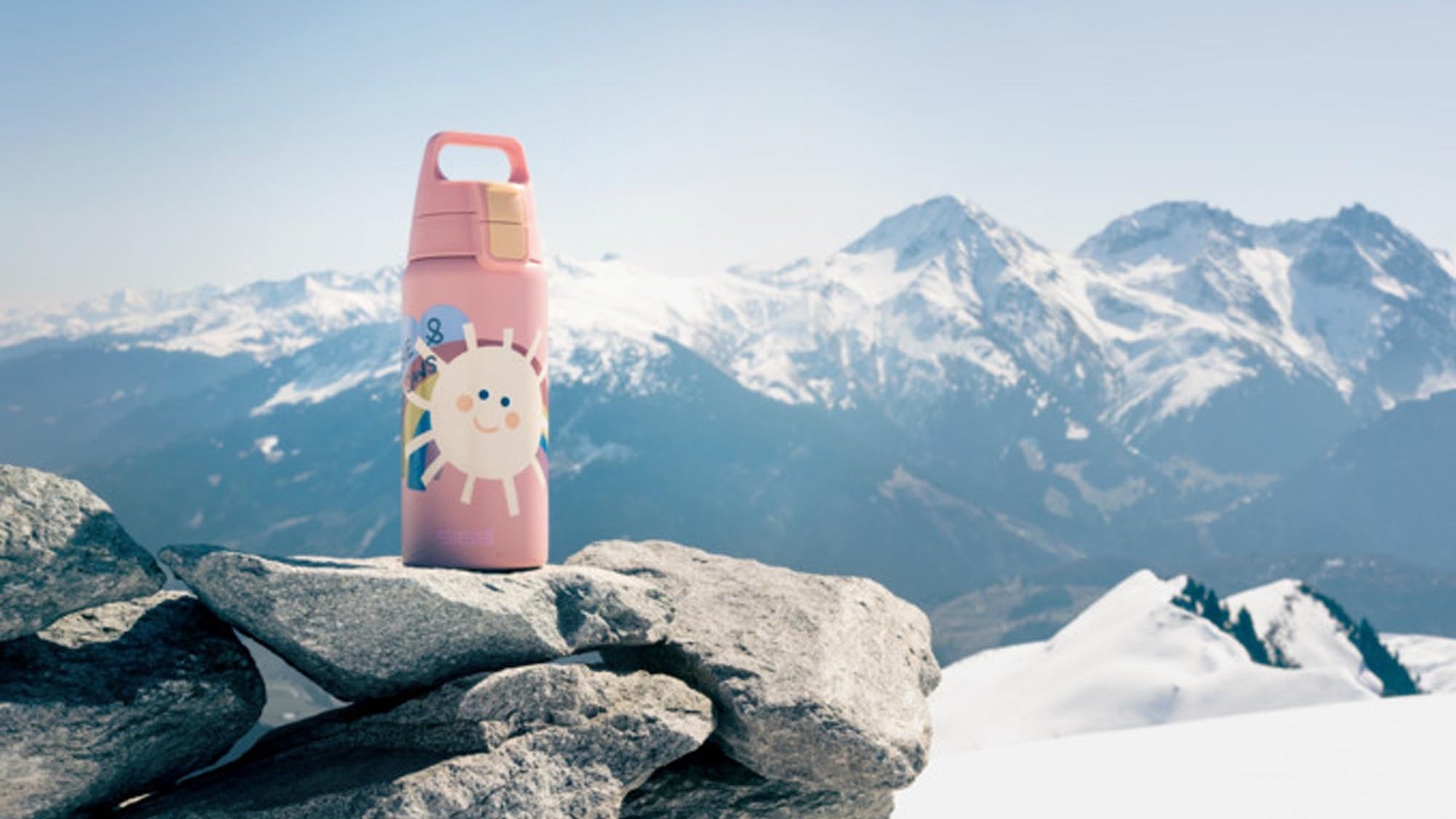 Entdecken Sie die stilvolle und nachhaltige Sigg Kollektion bei KAQTU. Hochwertige, recycelbare Aluminiumflaschen für jeden Anlass!