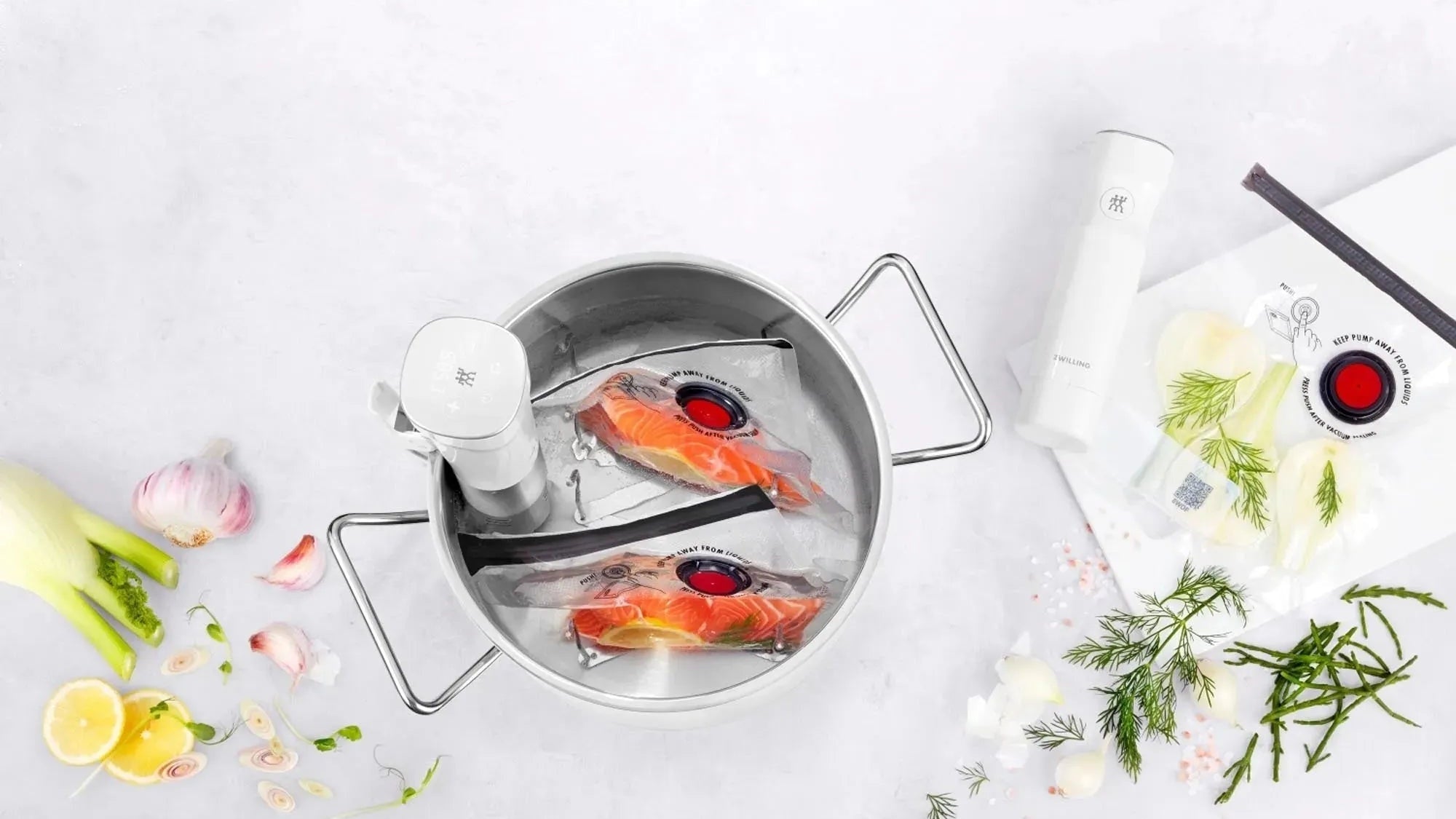 Die KAQTU Sous Vide Kollektion bietet hochwertige Geräte, Vakuumierer und Zubehör für präzises, schonendes Garen und unvergleichlichen Geschmack.