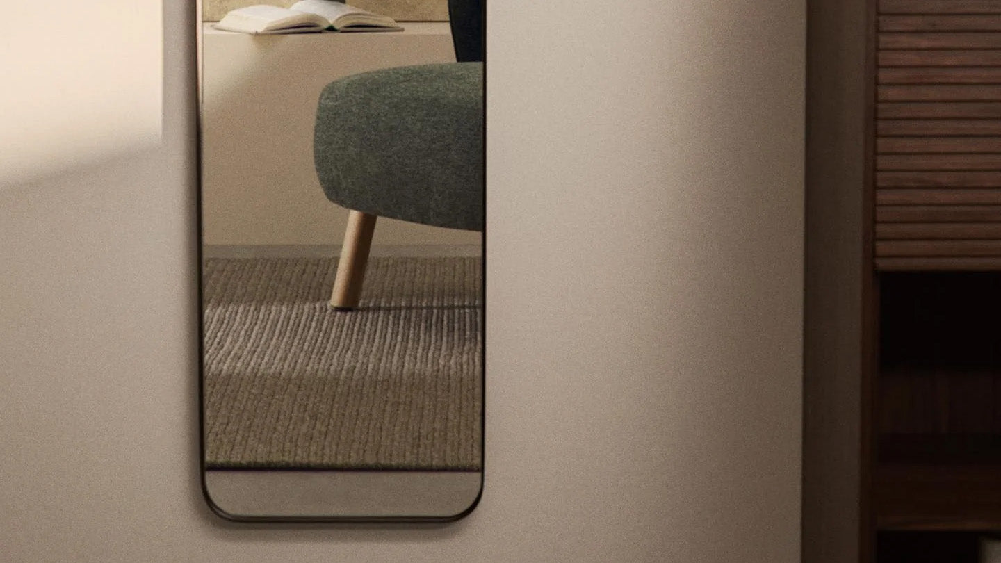 Spiegel Kollektion: Wand- und Standspiegel in Holzrahmen für Schlafzimmer, Wohnzimmer oder Bad – vielseitig, stilvoll.