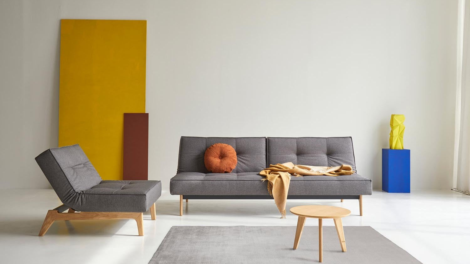 Entdecke die Splitback Kollektion von Innovation Living: vielseitige Schlafsofas, Schlafsessel und Ottomane im skandinavischen Design. Modular, funktional und stilvoll!