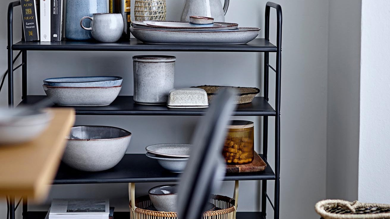 Stühle, Bänke und Hocker aus Holz, Metall, Leder oder Stoff – hochwertiges, modernes Design, ideal fürs Esszimmer & Wohnzimmer.