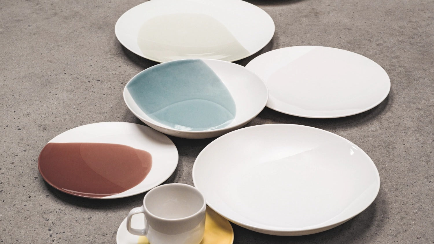 Entdecke stilvolle Teller aus Steingut und Keramik bei KAQTU. Hochwertige Designs für jeden Anlass, nachhaltig und elegant. Perfekt für deinen Tisch!