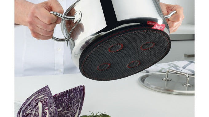 Pfannenuntersetzer – stilvoller Tischschutz aus Kork, Bambus oder Silikon; hitzebeständig, schützt Oberflächen und ergänzt jede Küche.