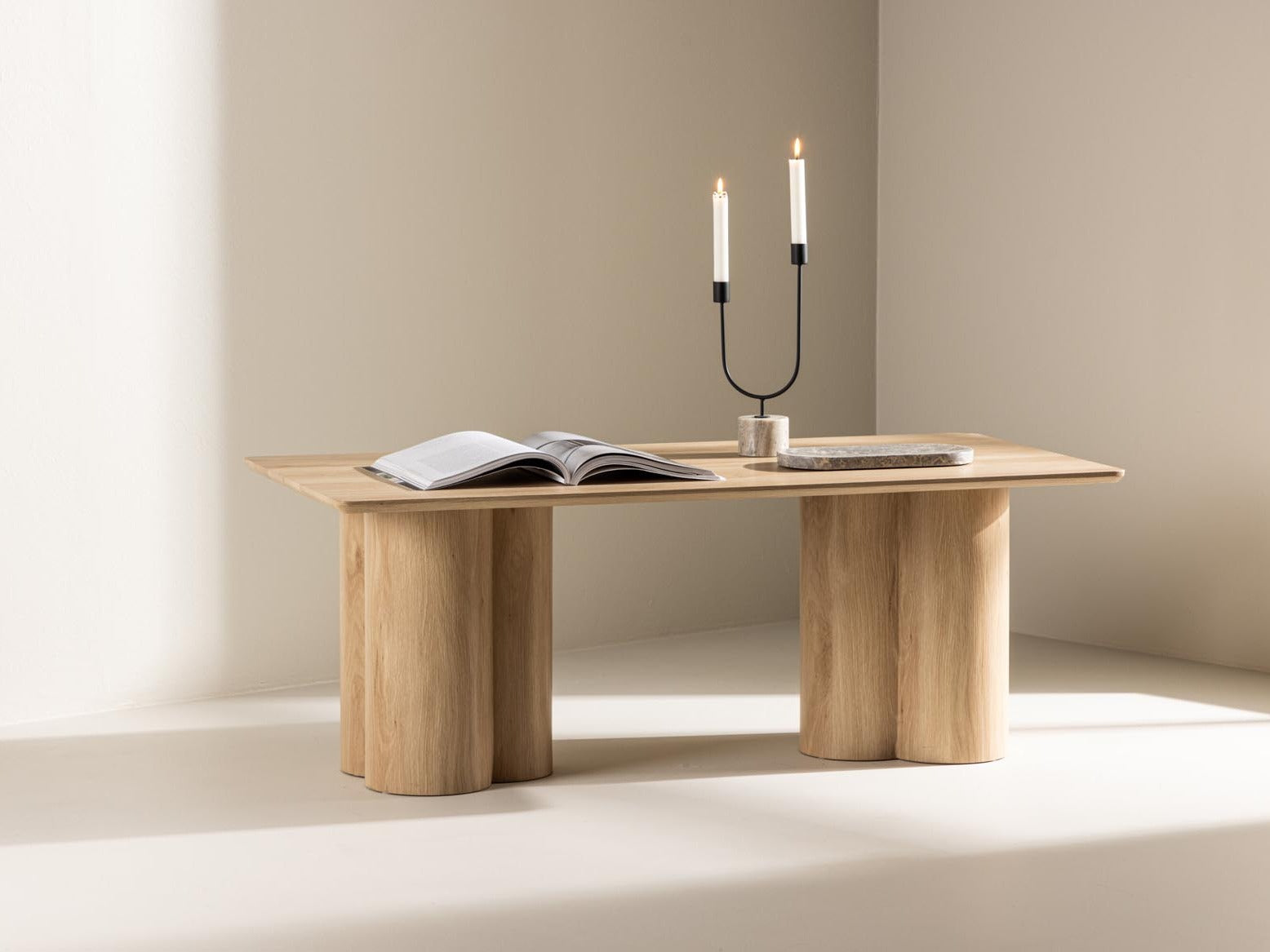 Elegante Venture Home Lampe in modernem Design, ideal für stilvolle Wohnräume und gemütliche Beleuchtung.