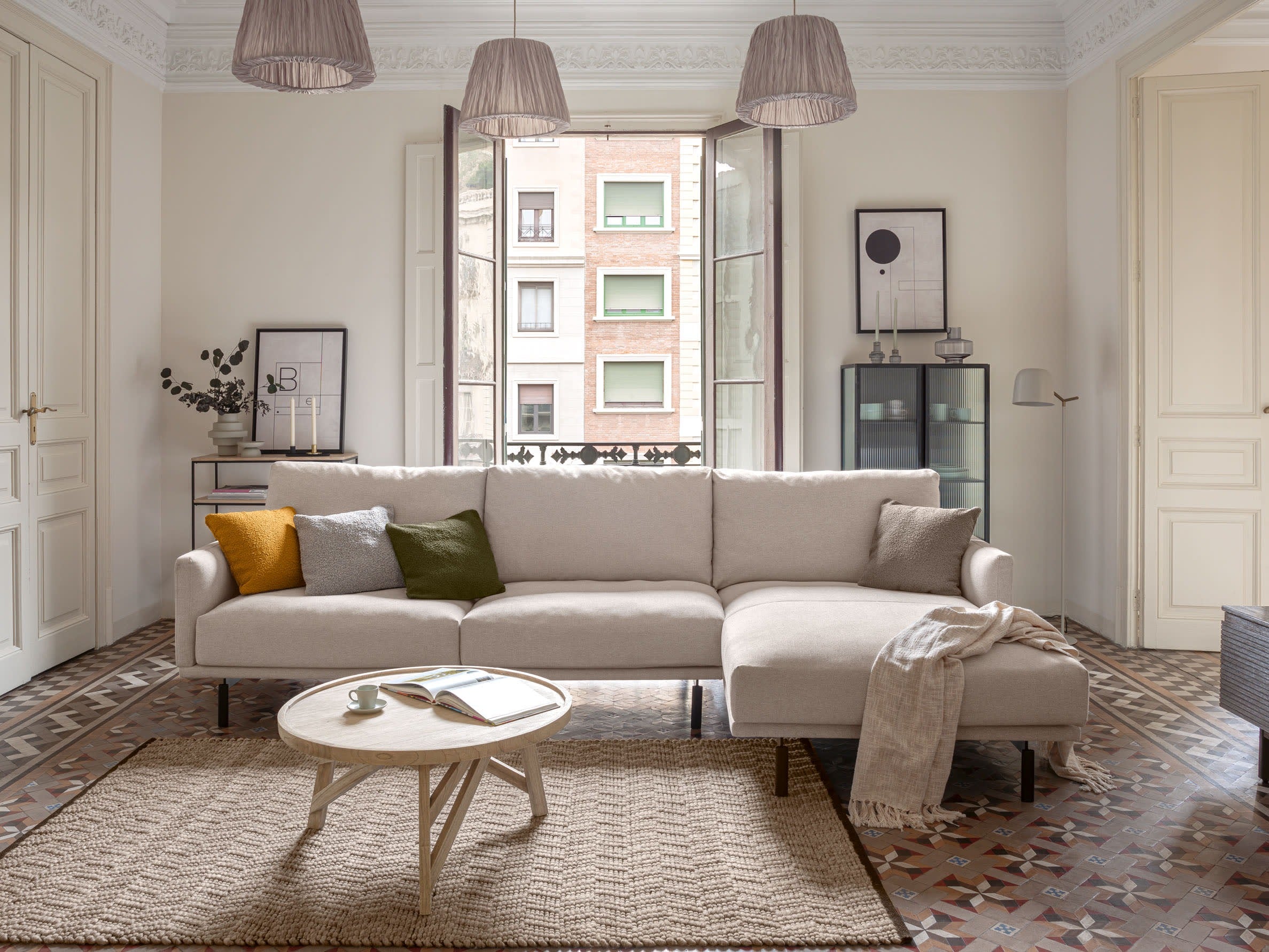 Entdecke stilvolle Vitrinen & Cabinets von KAQTU – funktional, elegant und mit Vintage-Charme. Perfekt für Wohnzimmer, Esszimmer und Home-Office!