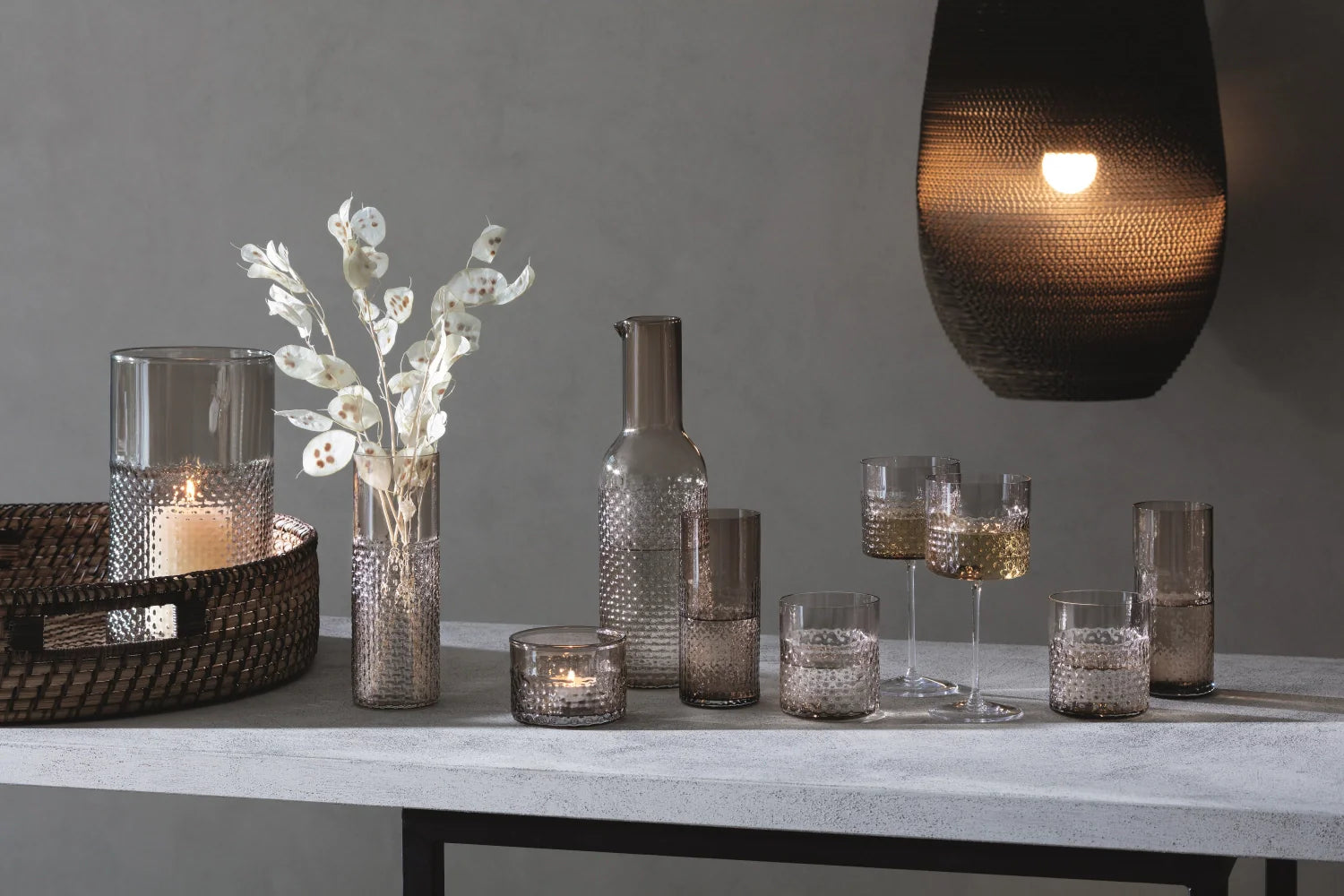 LSA Wicker Gläser: Handgefertigte, geflochtene Struktur – elegant, vielseitig für Cocktails, Wasser oder Saft, perfekt für jeden Anlass.