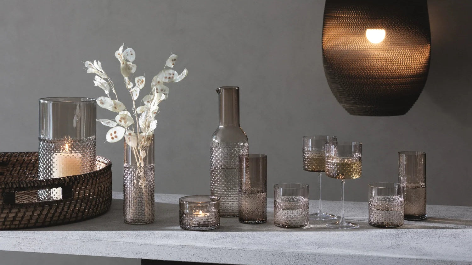 LSA Wicker Gläser: Handgefertigte, geflochtene Struktur – elegant, vielseitig für Cocktails, Wasser oder Saft, perfekt für jeden Anlass.