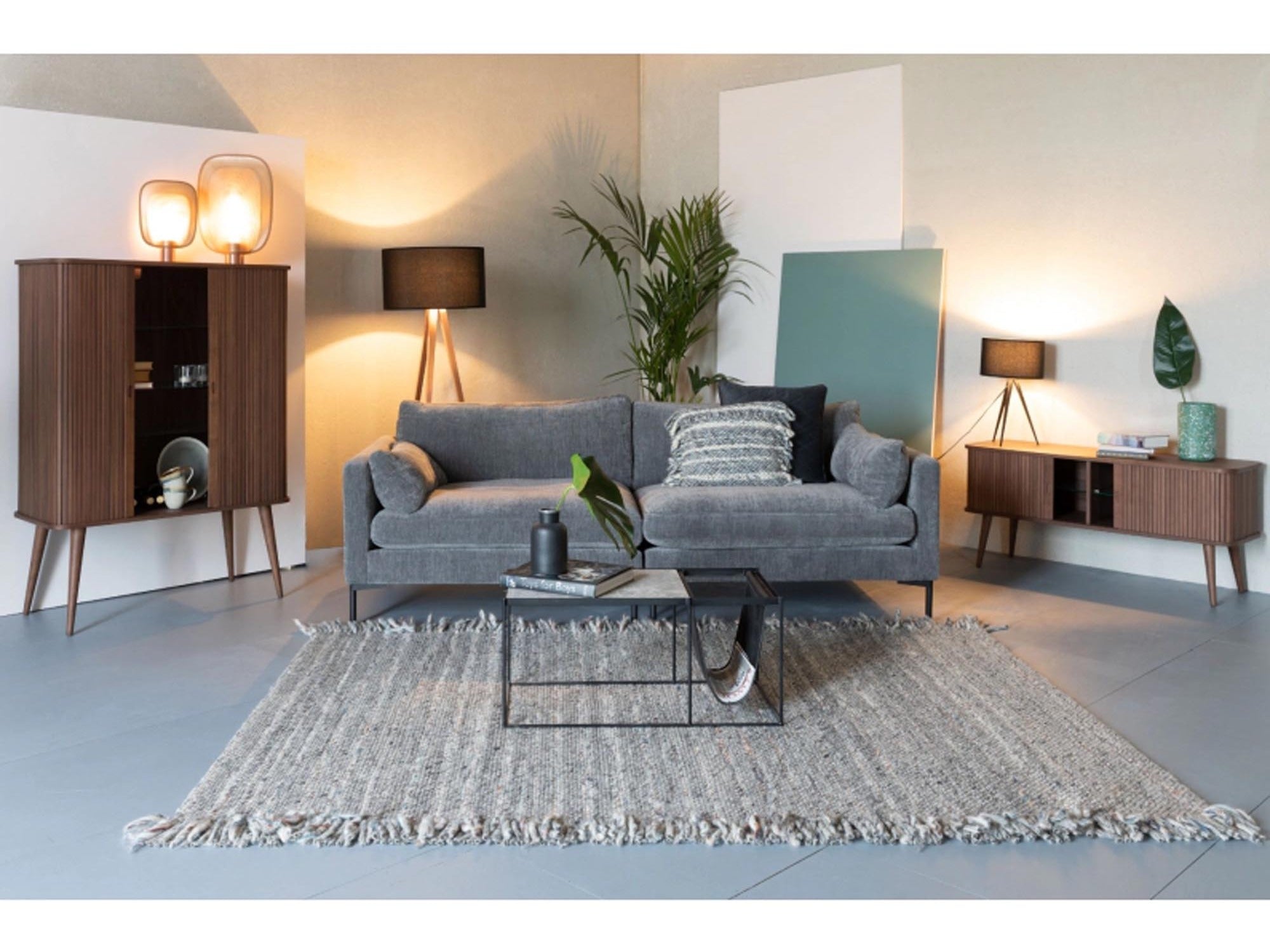 Elegante Zuiver Leuchten in modernem Design, ideal für stilvolle Innenräume und stimmungsvolle Beleuchtung.