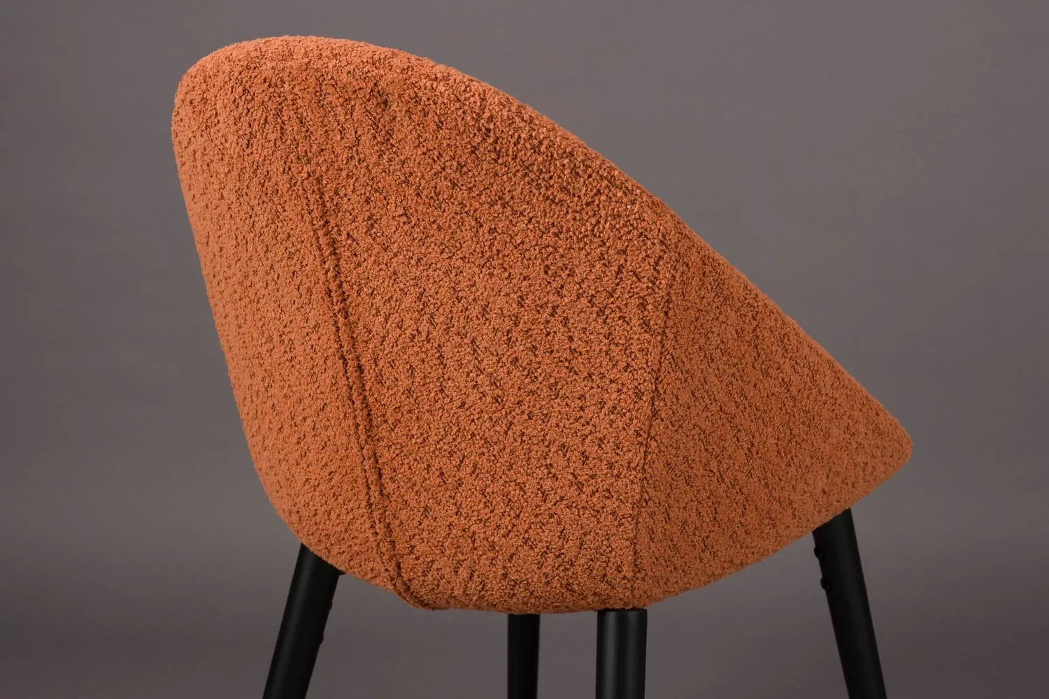 Fenna Stuhl: Eleganz und Komfort vereint im modernen Design.